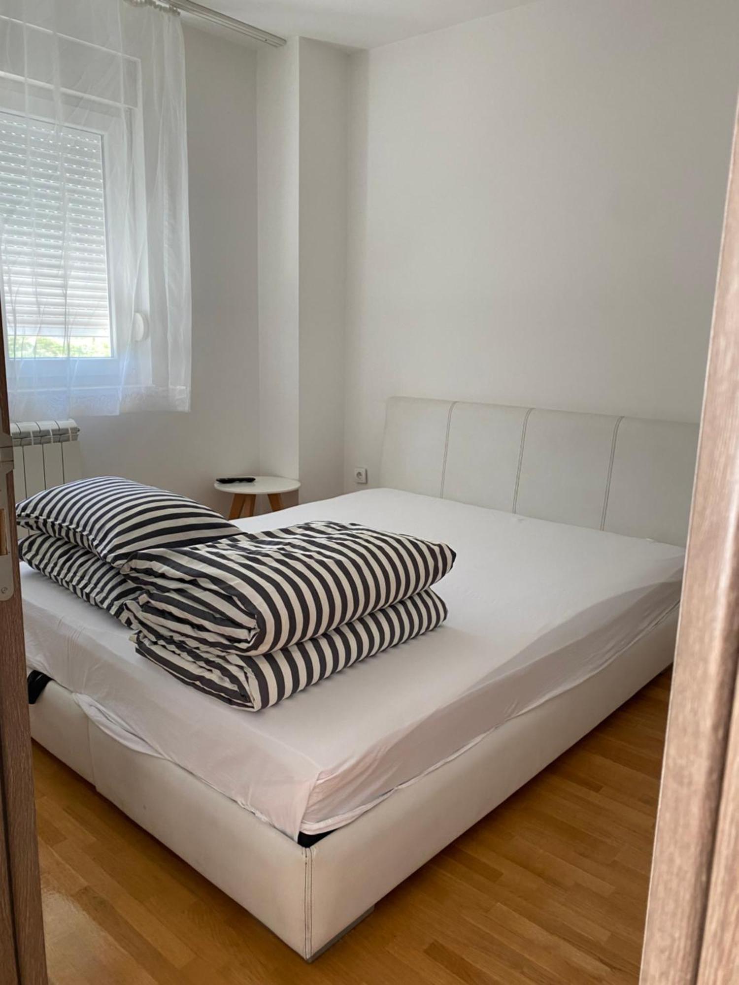 Cool Apartments With Free Parking Чачак Екстер'єр фото