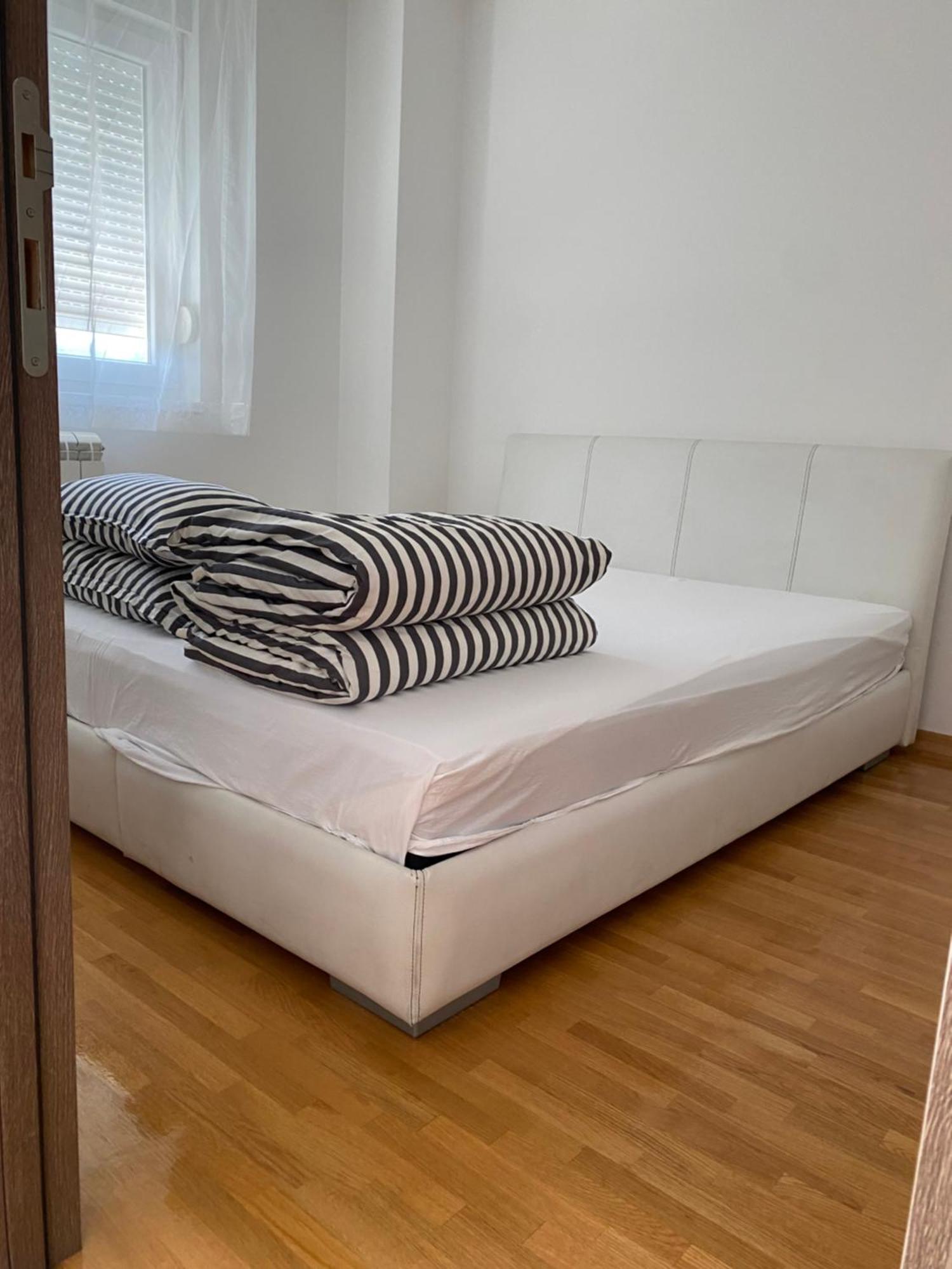 Cool Apartments With Free Parking Чачак Екстер'єр фото
