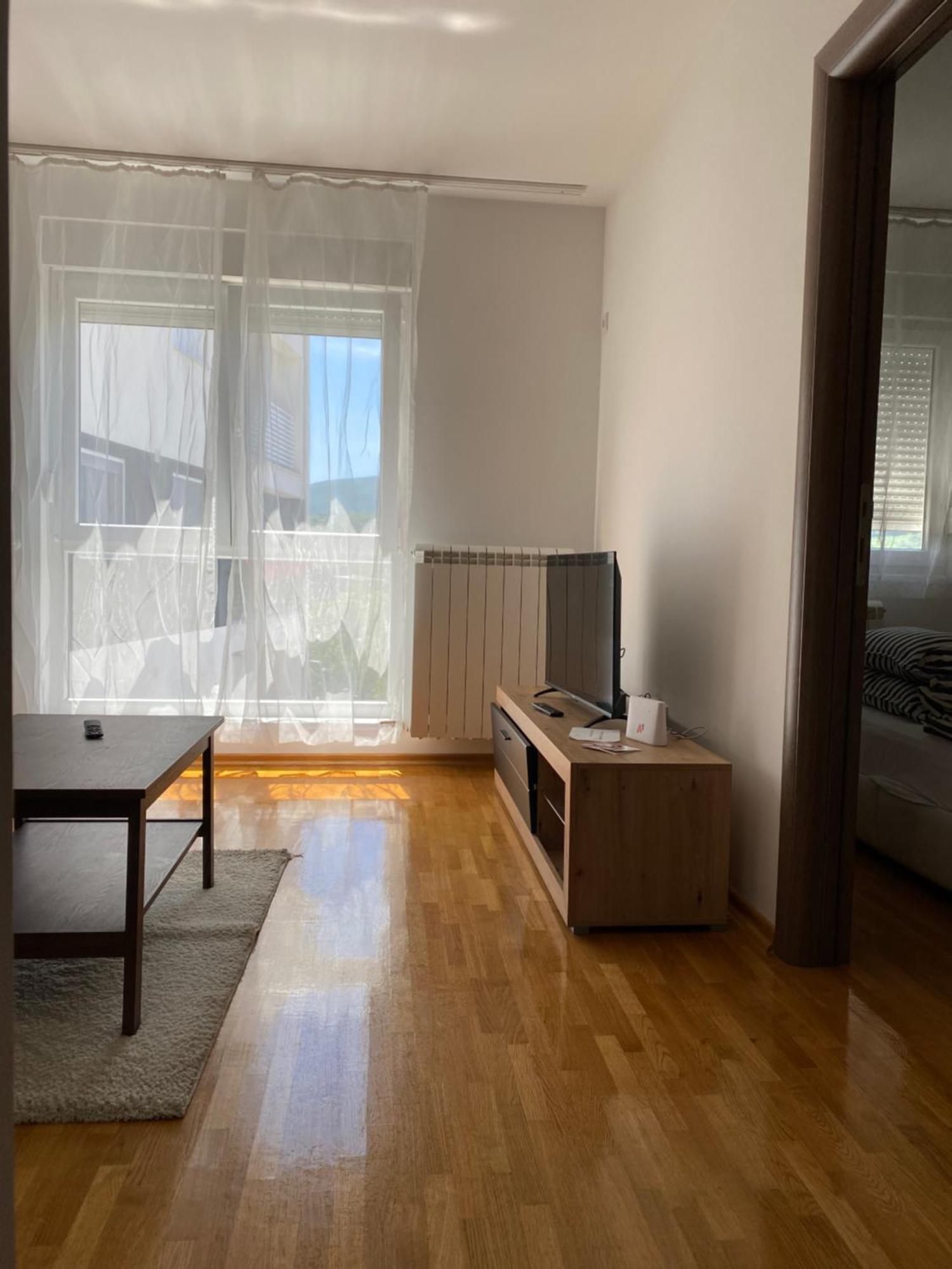 Cool Apartments With Free Parking Чачак Екстер'єр фото